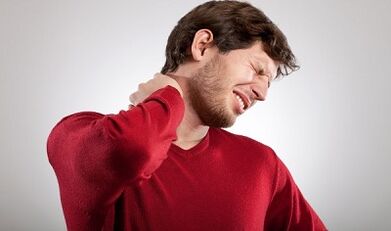 Dolor en el cuello con formación de tumores