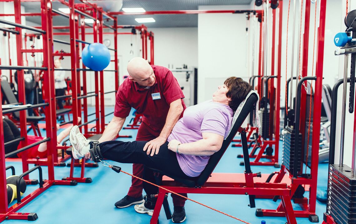 Entrenamiento en un simulador para el tratamiento de la gonartrosis.