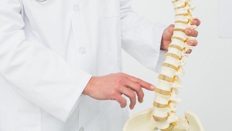 Los médicos muestran el proceso de desarrollo de la osteocondrosis.